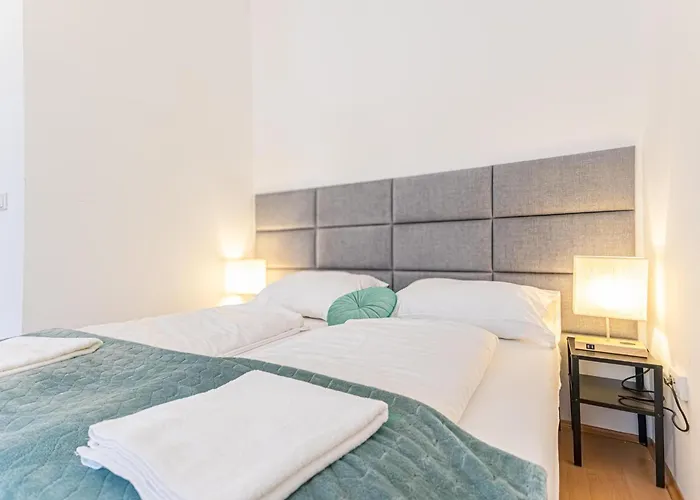 Comfortable 2br For 5, Near Wiener Stadthalle Apartment