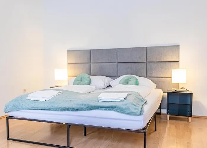 Comfortable 2br For 5, Near Wiener Stadthalle Apartment Vienna