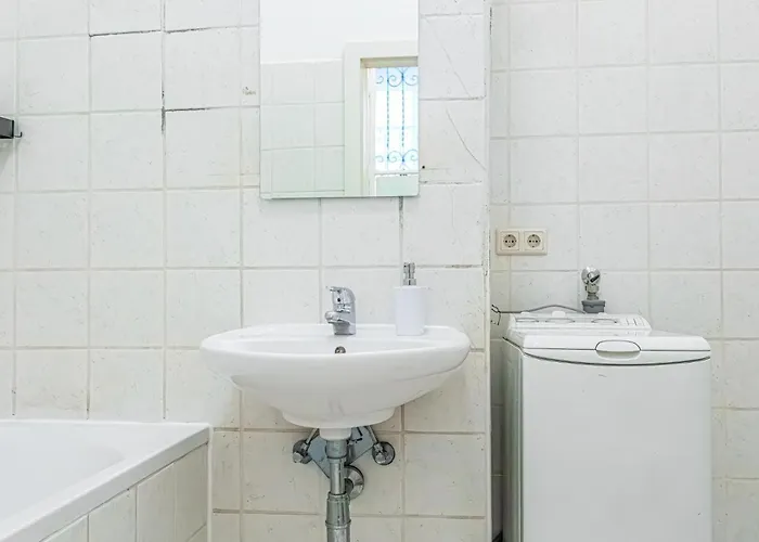Comfortable 2br For 5, Near Wiener Stadthalle Apartment *